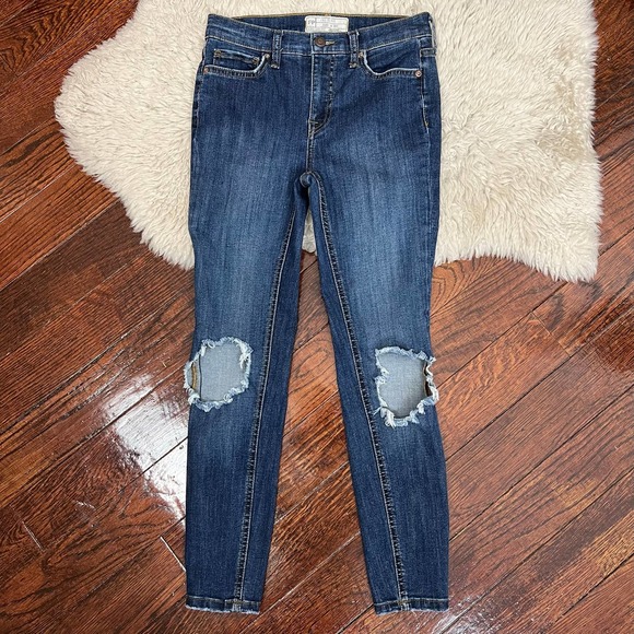 Free People Blown Out Knee Skinny Jeans Size 26S Distressed Dark Wash 26 Short - Picture 2 of 9